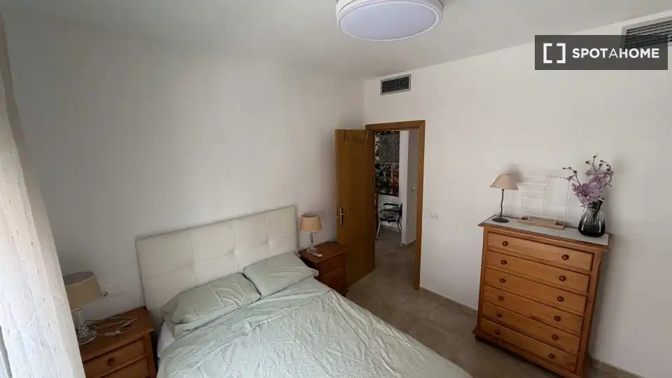 Dormitori de Apartament per a compartir en Málaga amb Aire condicionat, Terrassa i Moblat
