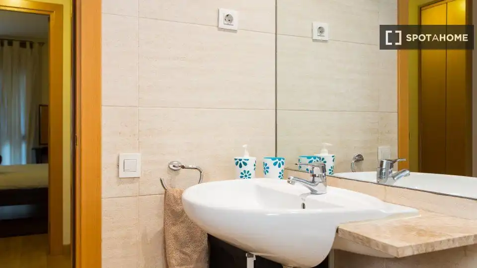Bathroom of Study for share in Sant Martí