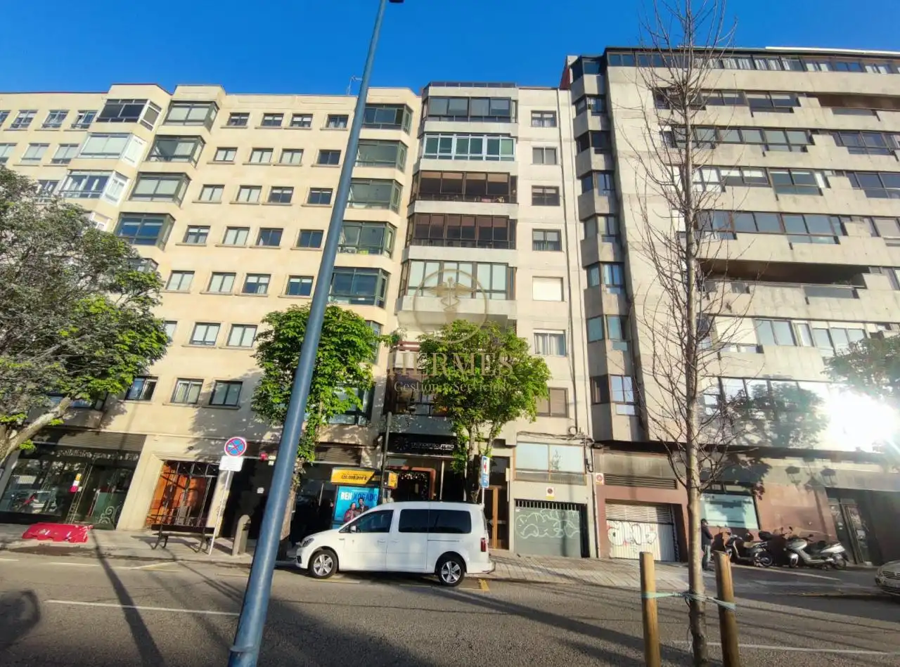 Vista exterior de Piso en venta en Vigo  con Calefacción, Parquet y Terraza