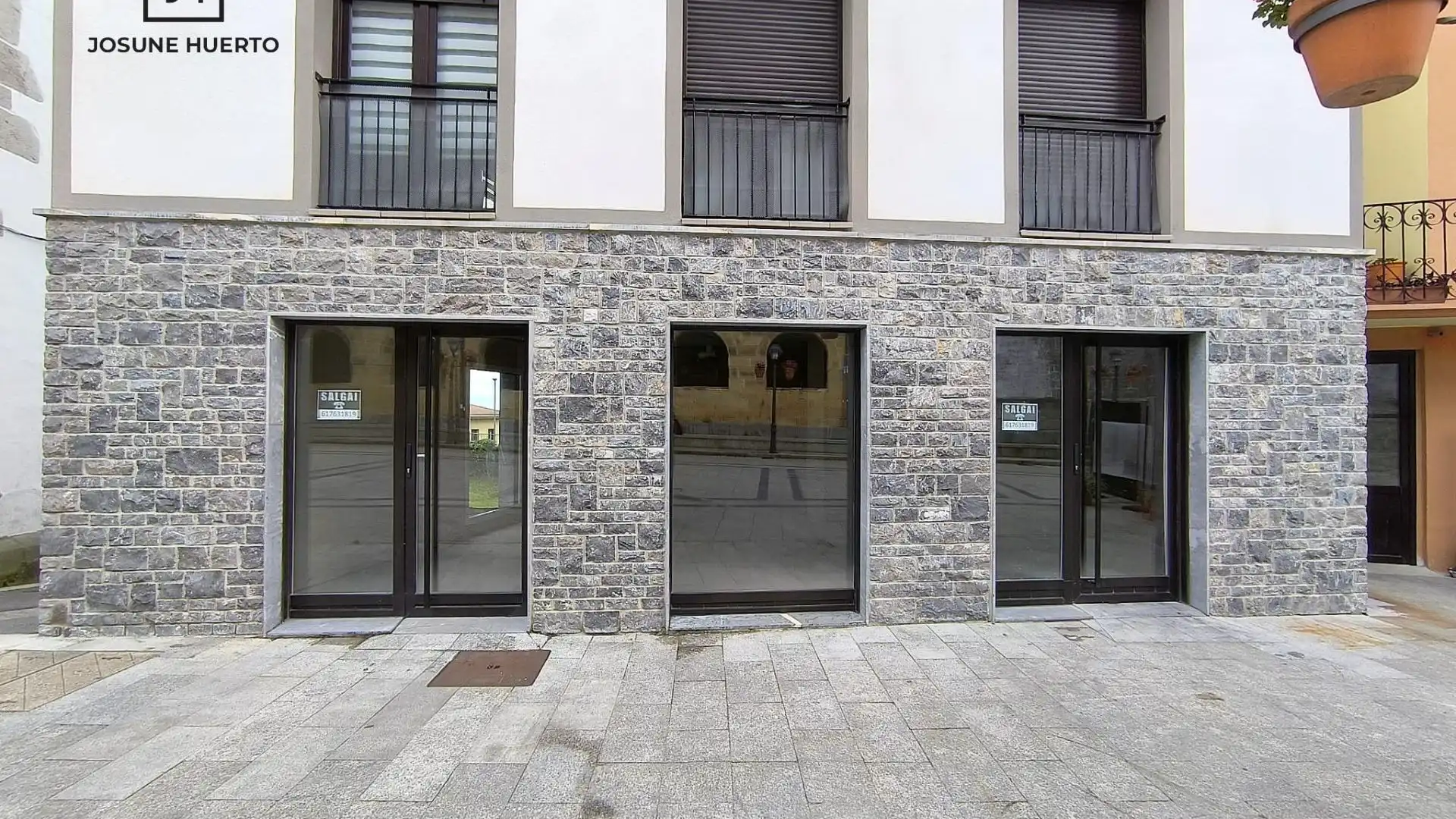 Exterior view of Premises for sale in Aia