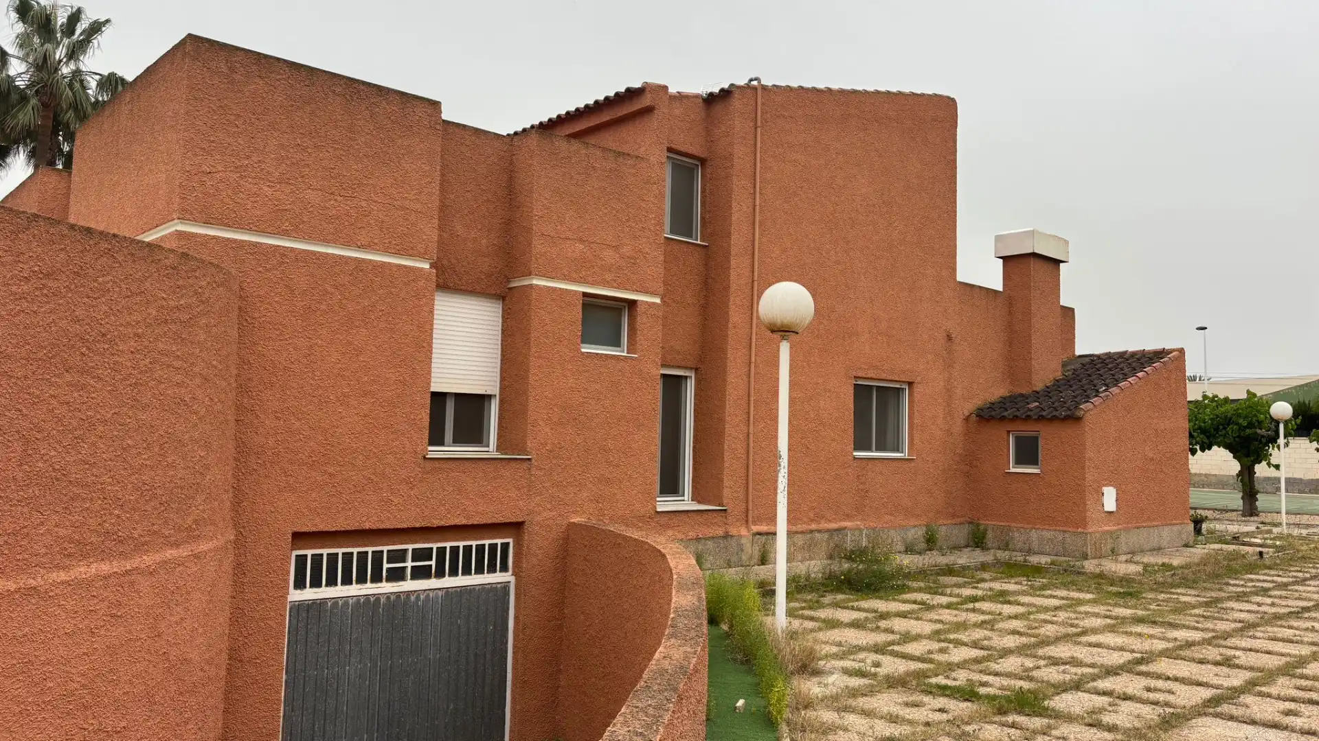 Vista exterior de Casa o xalet en venda en Elche / Elx amb Jardí privat, Terrassa i Piscina