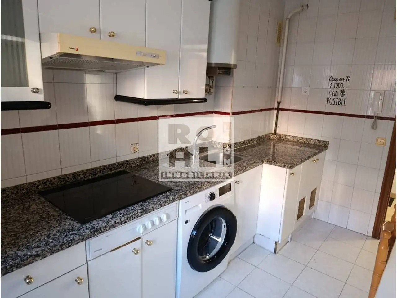 Cocina de Piso en venta en León Capital  con Calefacción, Terraza y Trastero