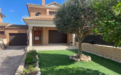 Vista exterior de Casa adosada en venda en Santa Oliva amb Calefacció, Jardí privat i Terrassa