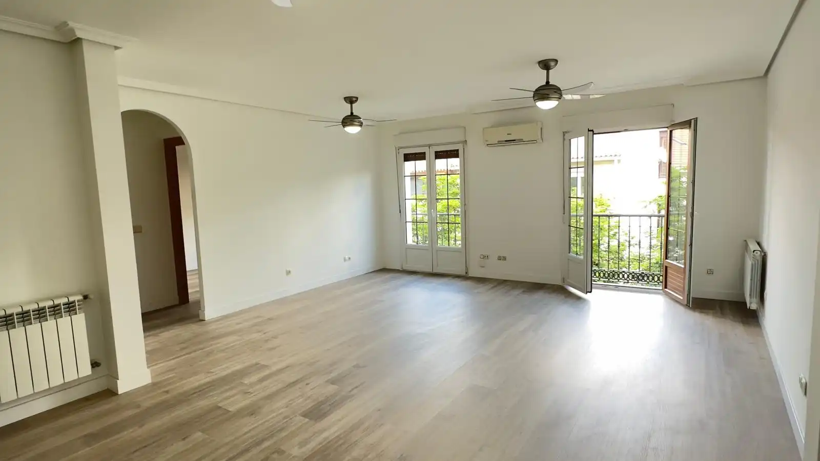 Sala d'estar de Dúplex de lloguer en Villaviciosa de Odón amb Aire condicionat, Calefacció i Parquet