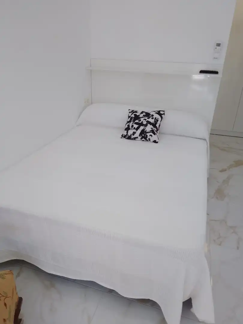 Schlafzimmer von Wohnung zur Miete in Granada mit Klimaanlage, Möbliert und Balkon