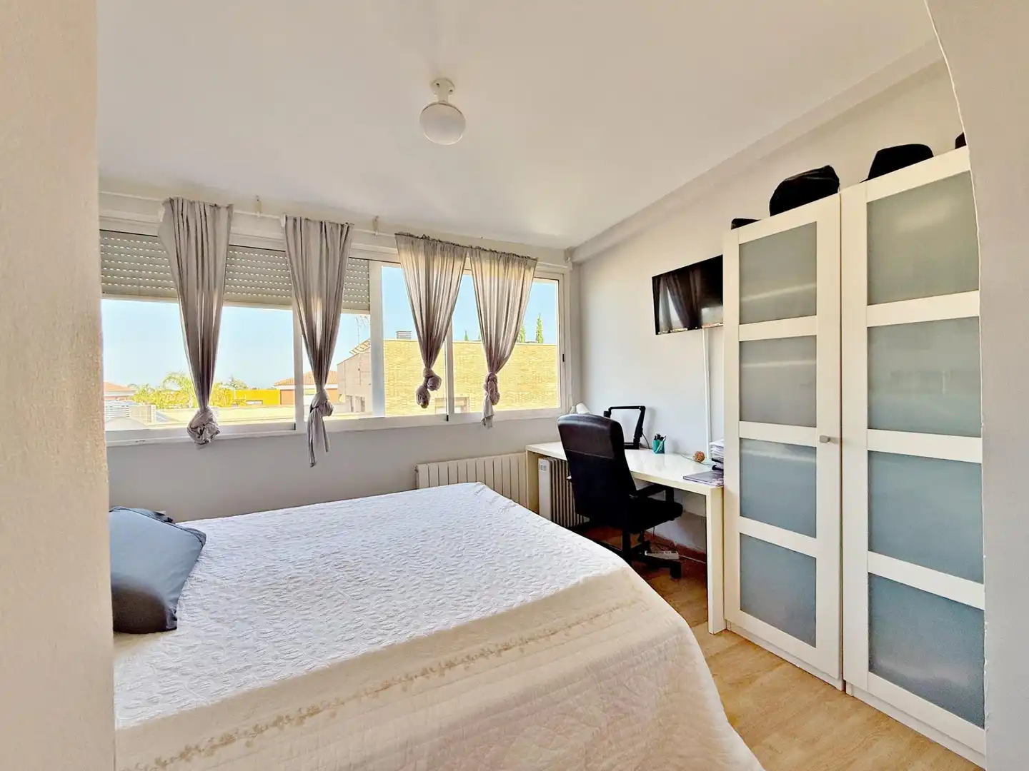 Dormitori de Casa o xalet en venda en Llíria amb Aire condicionat, Jardí privat i Terrassa