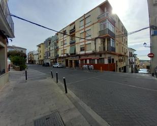 Vista exterior de Casa adosada en venda en Martos amb Terrassa i Moblat