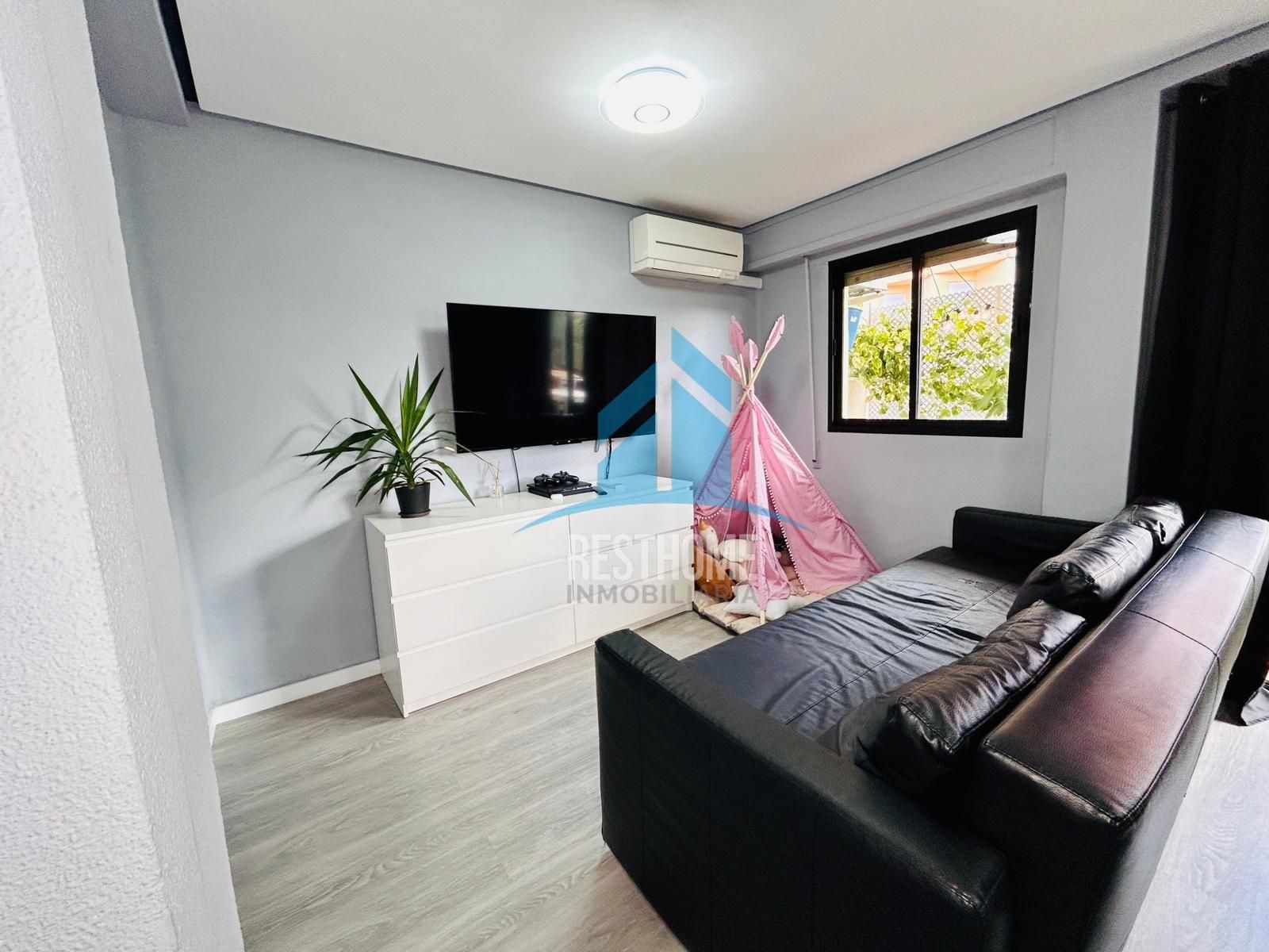 Living room of Flat for sale in Gandia  with Air Conditioner, Terrace and Storage room