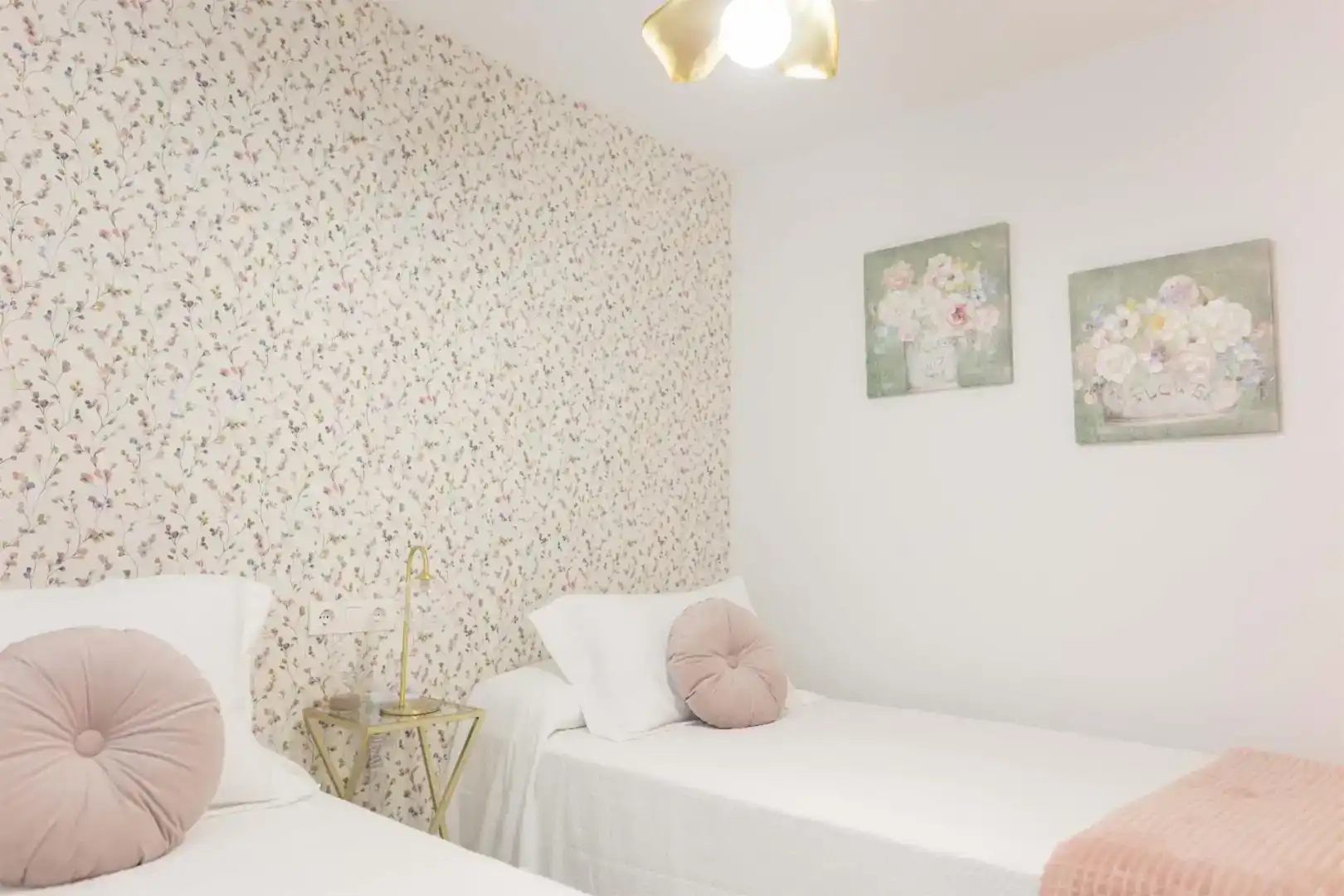 Habitación de Casa o chalet en venta en Almuñécar con Jardín privado, Piscina y Balcón