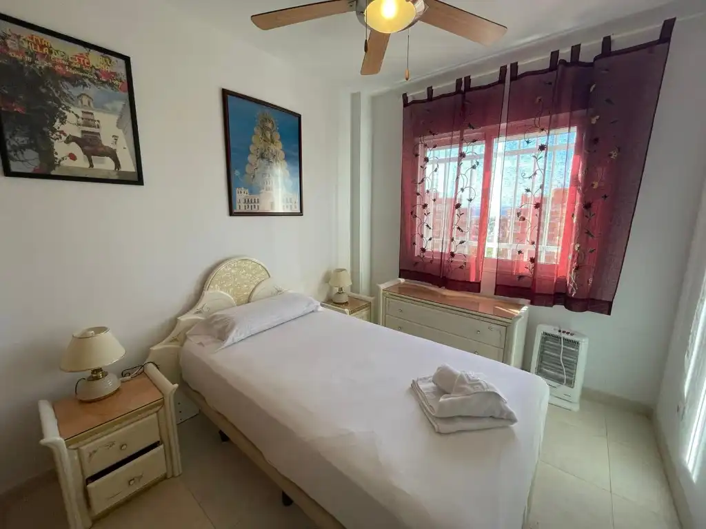 Dormitori de Apartament en venda en La Manga del Mar Menor amb Terrassa, Piscina i Balcó