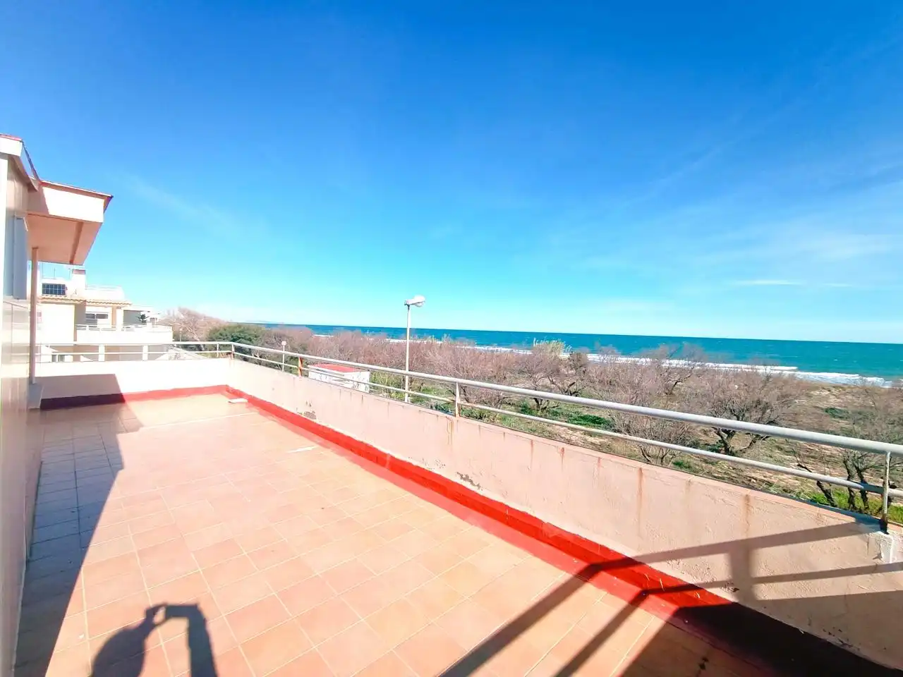 Terrassa de Casa o xalet en venda en Oliva amb Aire condicionat, Jardí privat i Terrassa