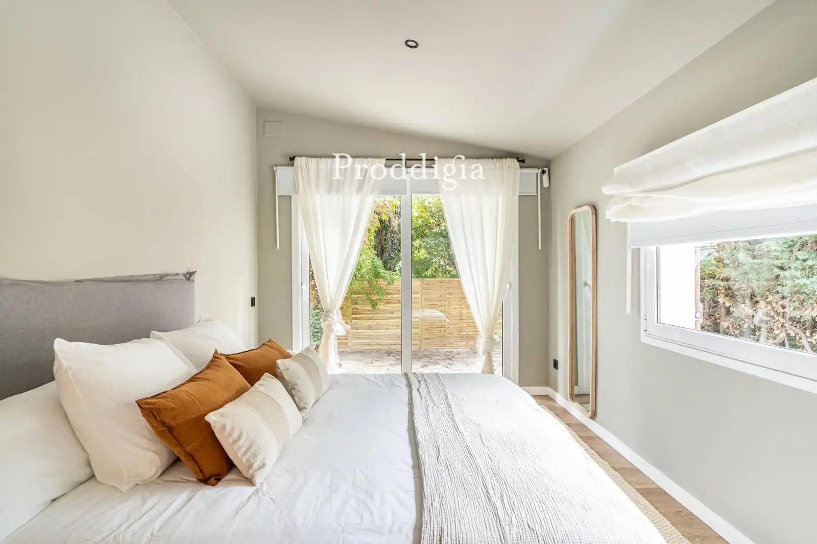 Habitación de Casa o chalet de alquiler en Sant Cugat del Vallès con Terraza, Piscina y Amueblado