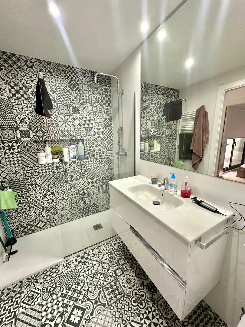 Bathroom of Detached homes for sale in Santa Coloma de Gramenet  with Air Conditioner, Heating and Parquet flooring
