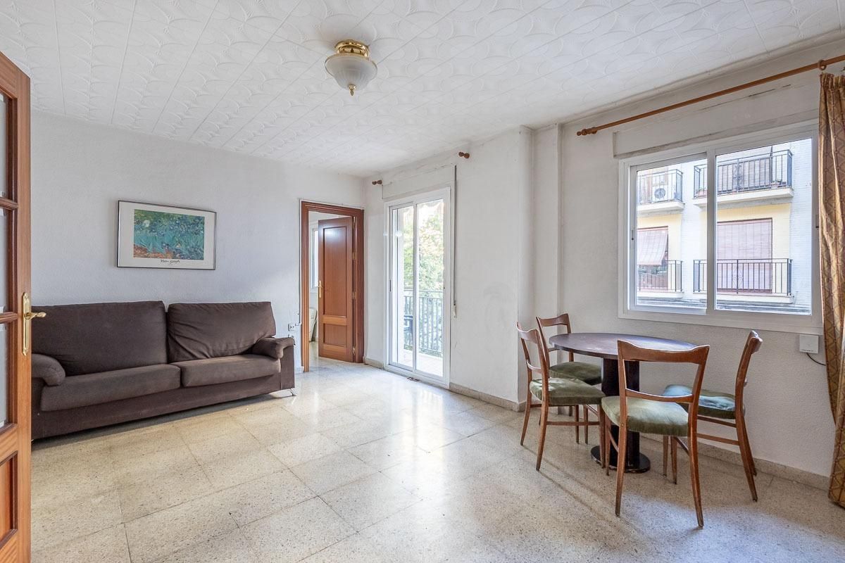 Vista exterior de Piso en venta en  Granada Capital con Terraza y Balcón