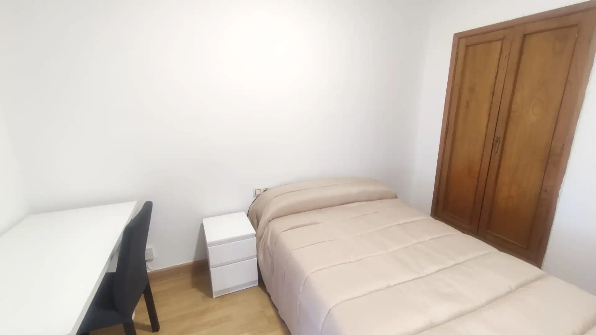 Schlafzimmer von Wohnung zur Miete in Ourense Capital  mit Heizung, Möbliert und Ofen