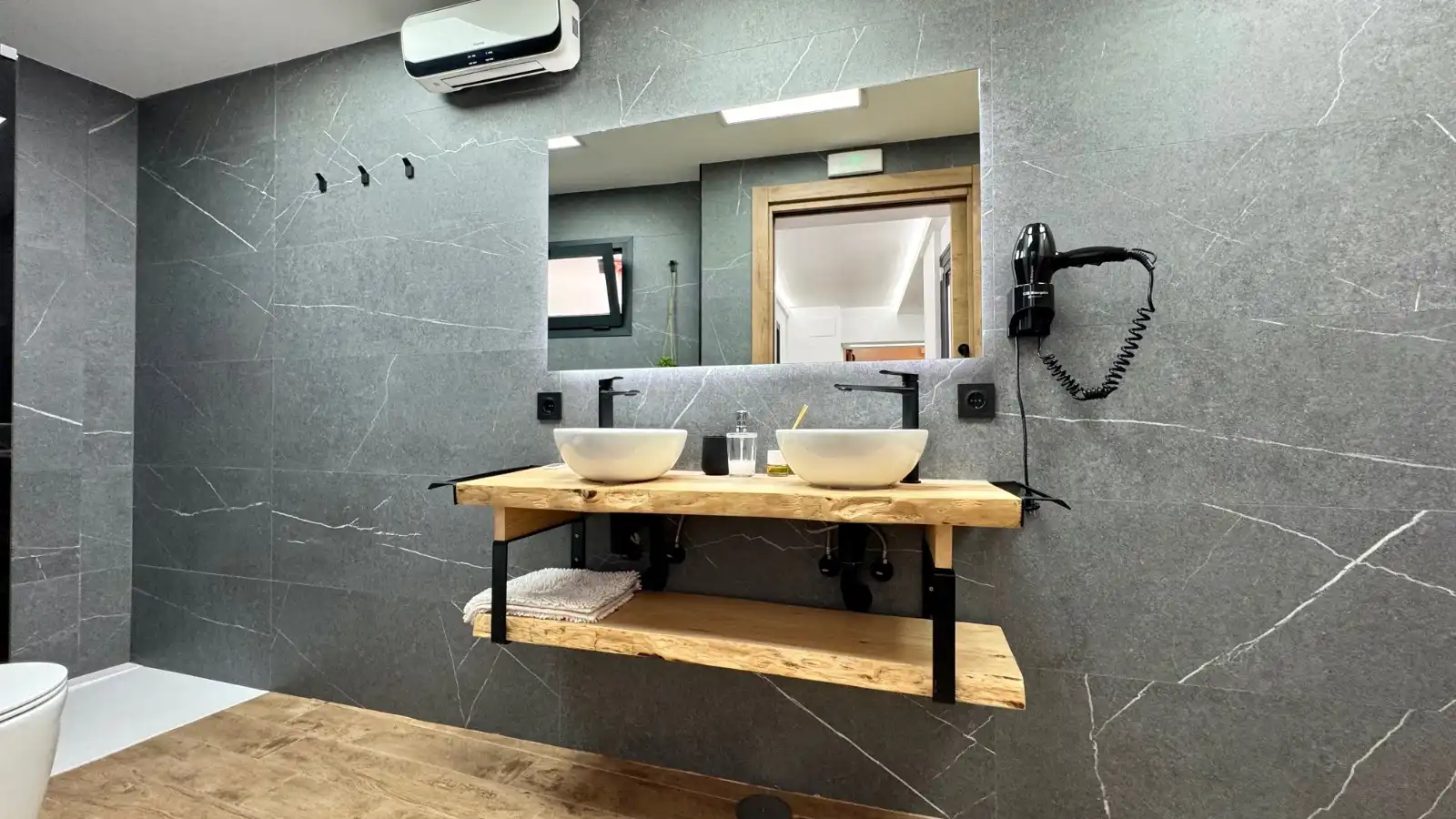 Bany de Pis en venda en Cáceres amb Aire condicionat, Moblat i Forn