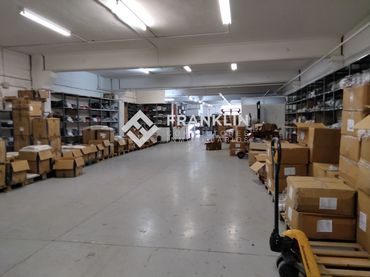 Industrial building with lift for sale in Carrer Franklin 6