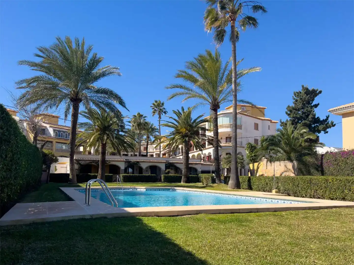 Vista exterior de Piso en venta en Jávea / Xàbia con Aire acondicionado, Trastero y Piscina