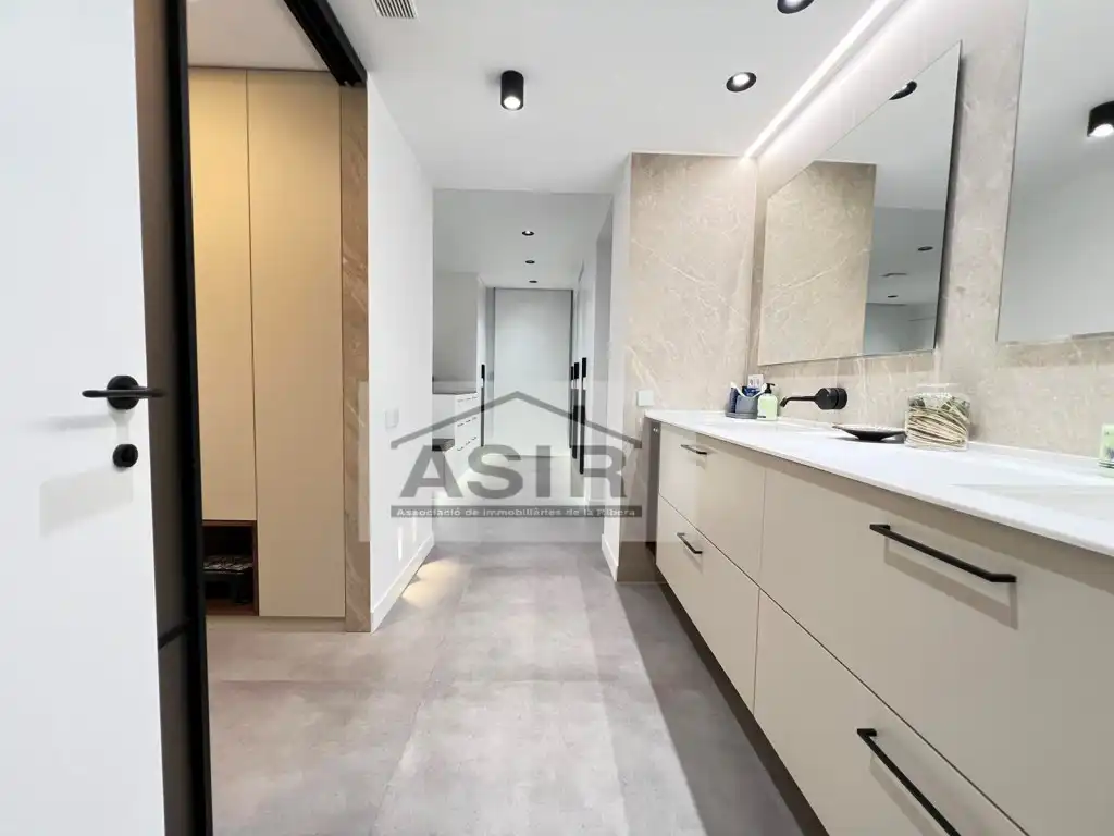 Bathroom of Houses for sale in Algemesí  with Air Conditioner and Swimming Pool