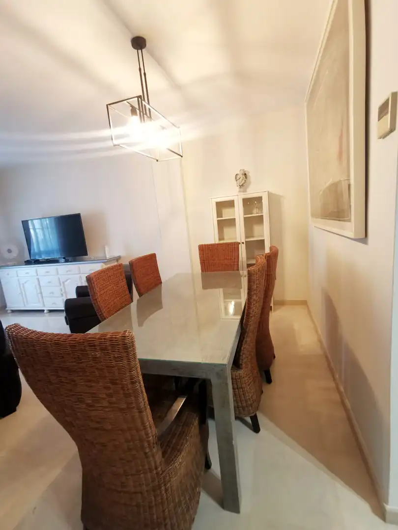 Comedor de Piso de alquiler en Marbella con Aire acondicionado, Terraza y Amueblado