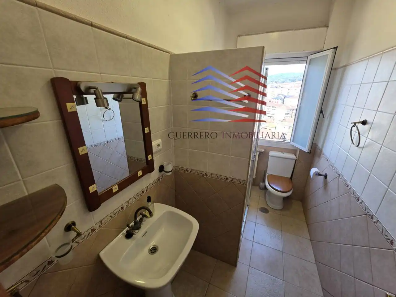 Badezimmer von Wohnung zur Miete in Ourense Capital  mit Heizung, Terrasse und Abstellraum