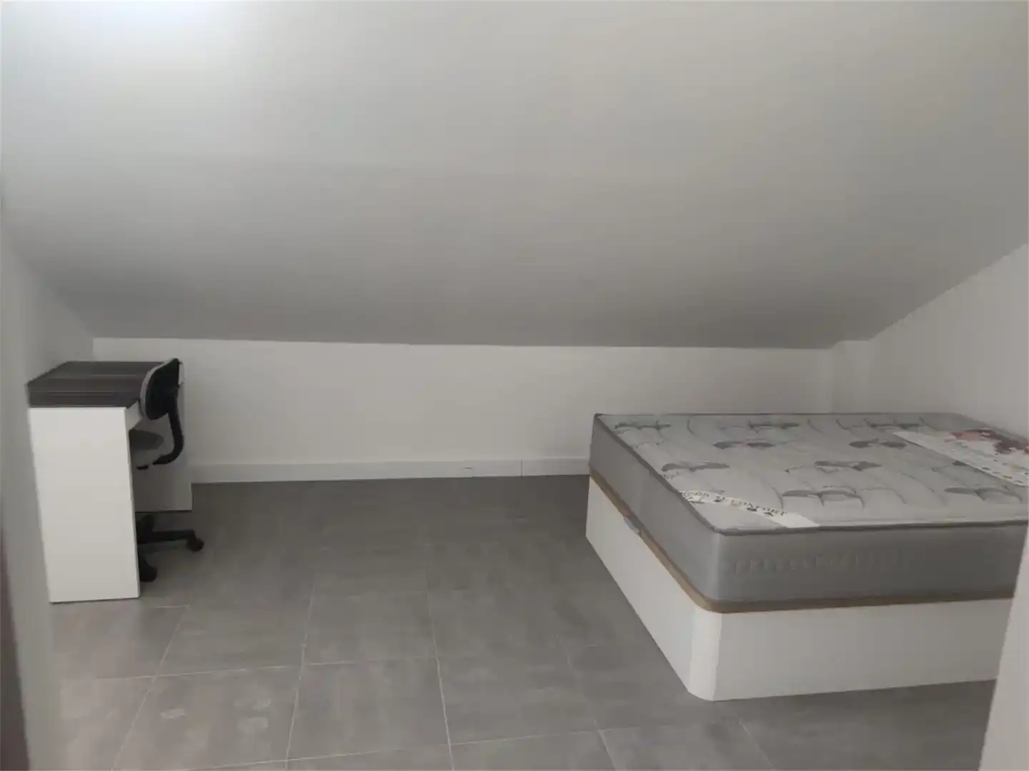 Schlafzimmer von Dachboden zur Miete in Rollo - Puente Ladrillo