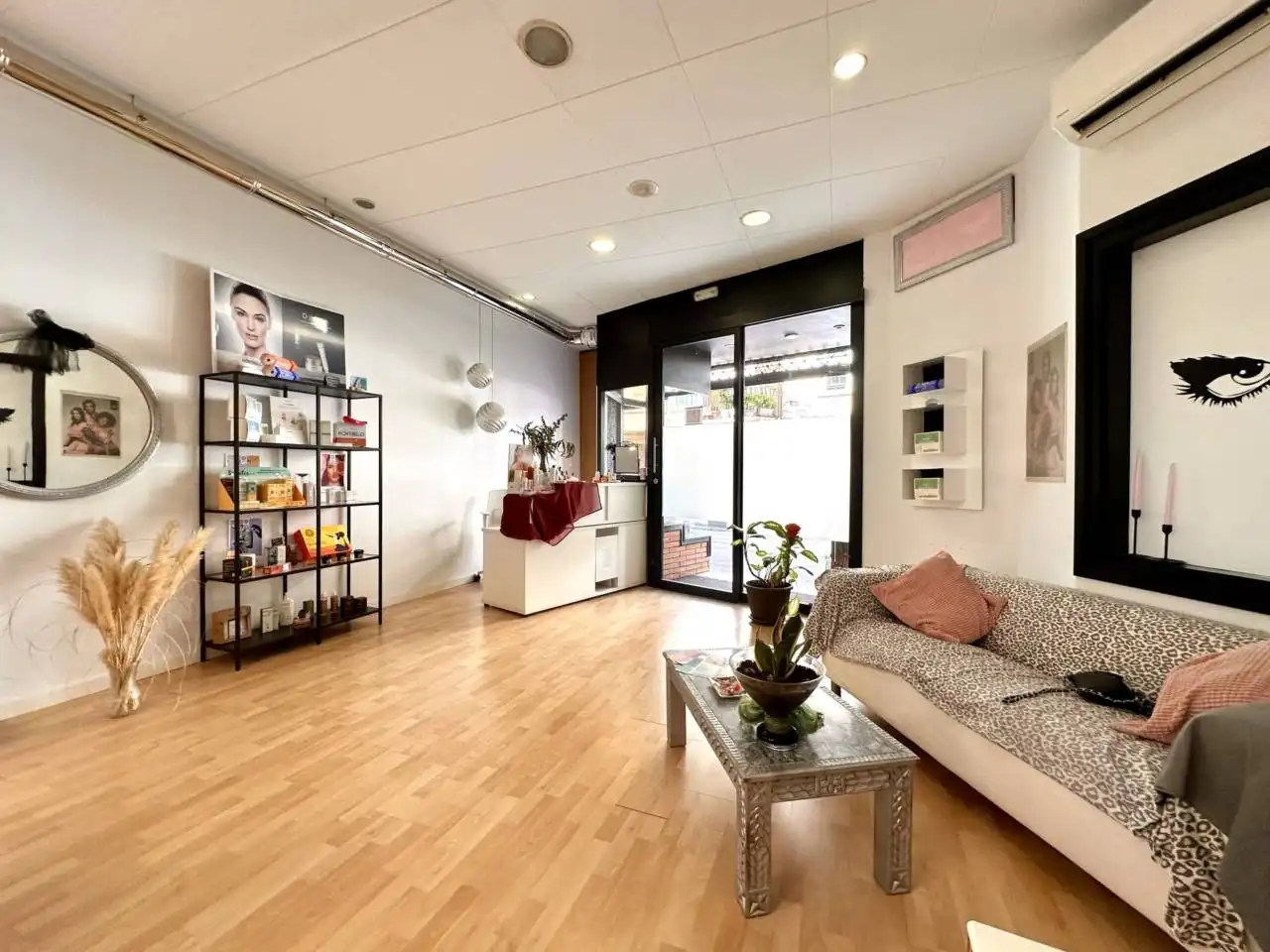 Local comercial en traspaso en Calle Montserrat 54, imagen 2