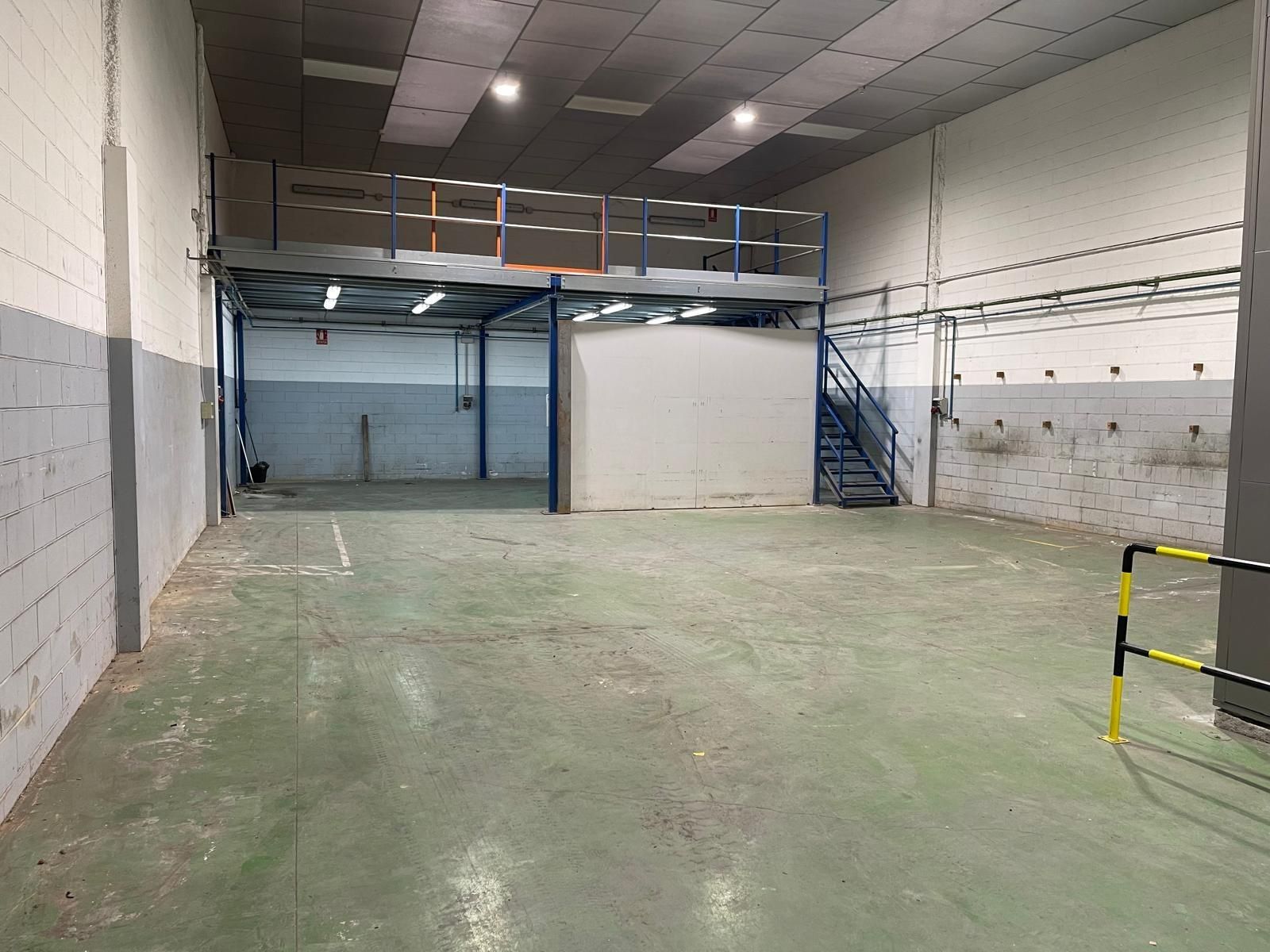 Nau industrial de lloguer a Calle de Tapioles, Mas Rampinyo - Montcada Nova - Carrerada