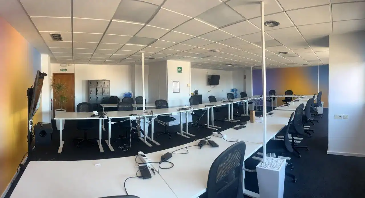 Office for rent in Campanar