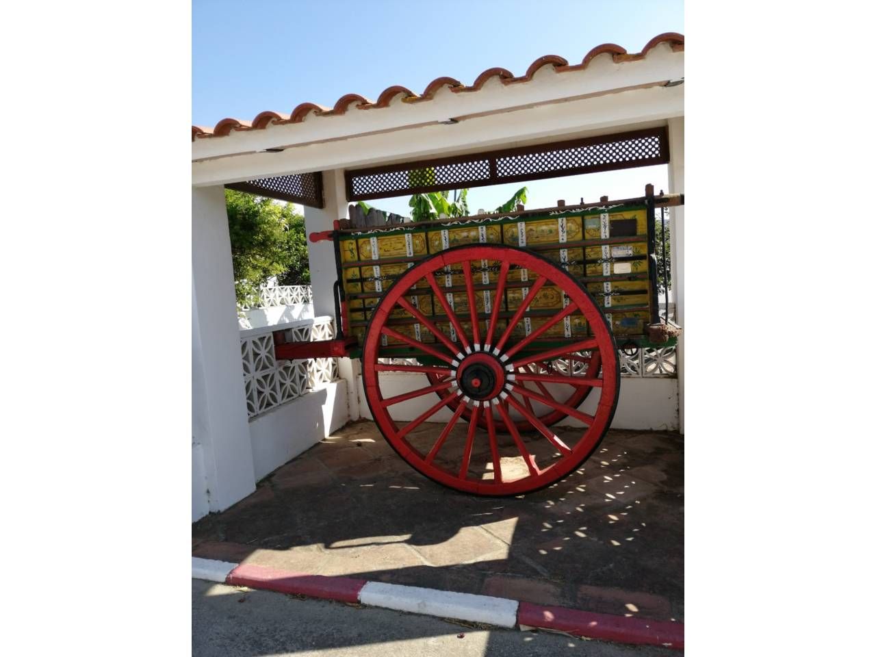 Vista exterior de Casa o xalet de lloguer en San Martín del Tesorillo amb Moblat i Piscina comunitària