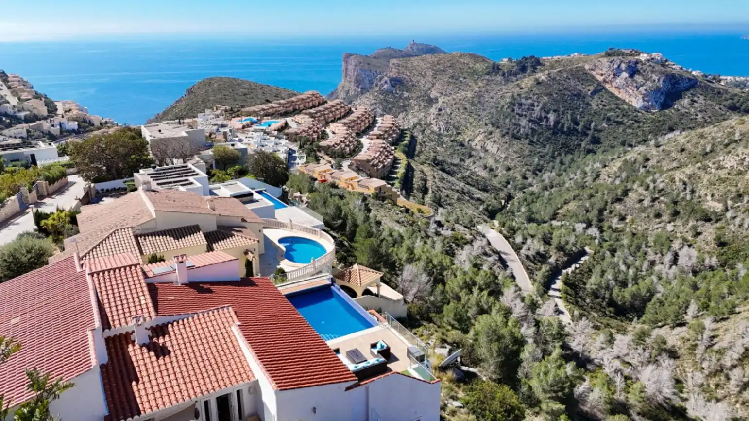 Vista exterior de Casa o xalet en venda en Benitachell / El Poble Nou de Benitatxell amb Aire condicionat, Calefacció i Jardí privat