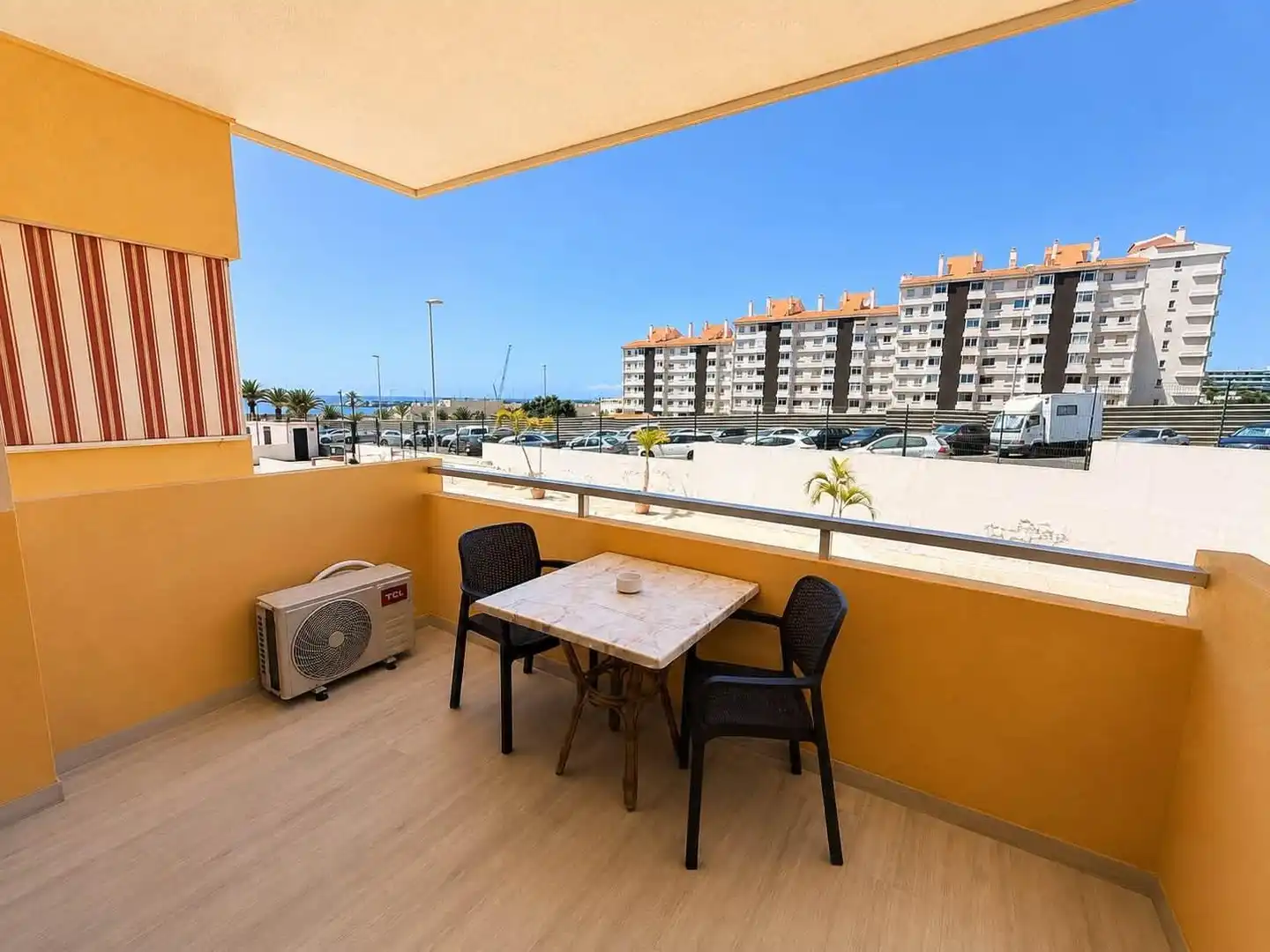Apartment mit Pool zur Miete in Avenida Juan Carlos I 3