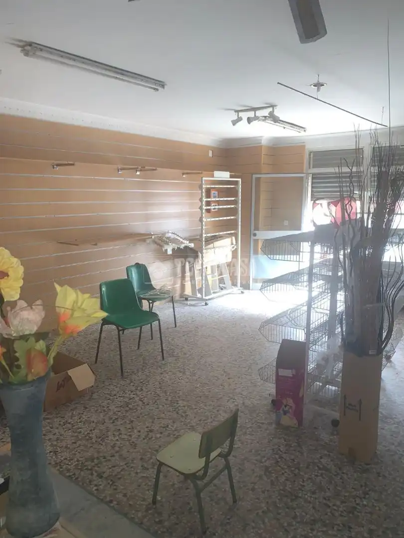 Local en venda a Nuevo Parque - Los Rosales - Tráfico Pesado