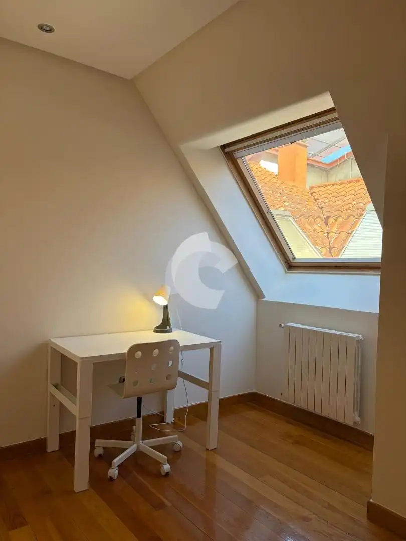 Habitación de Dúplex de alquiler en Ourense Capital  con Calefacción