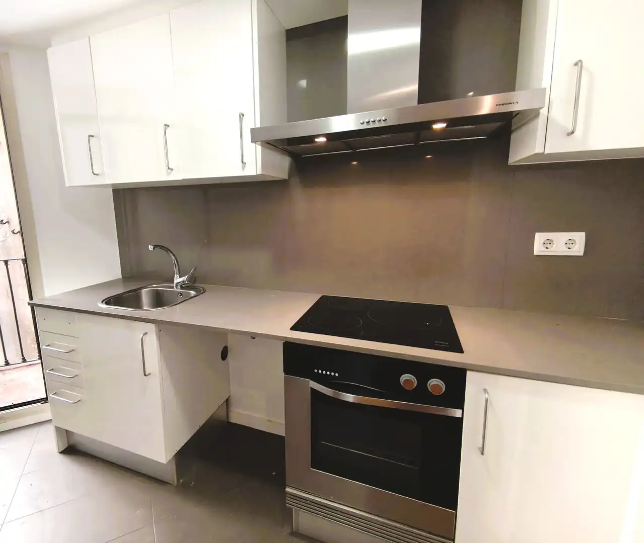 Kitchen of Flat for sale in Barcelona  with Parquet flooring, Terrace and Balcony