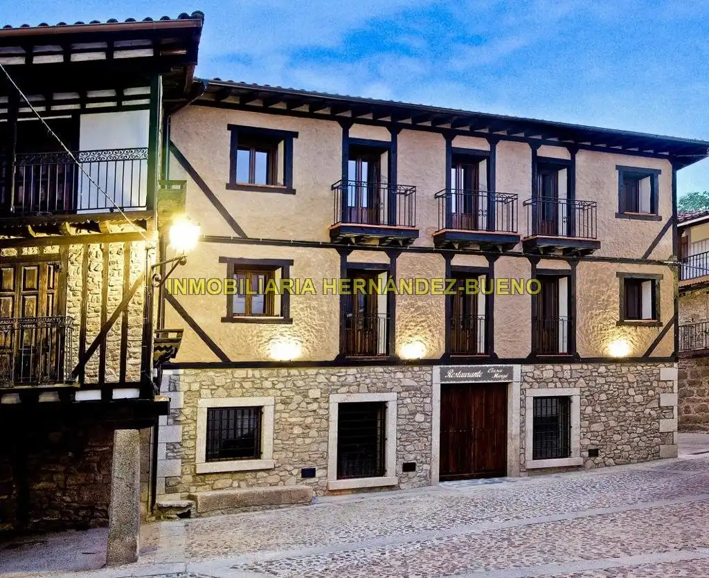 Vista exterior de Edificio en venta en Sequeros