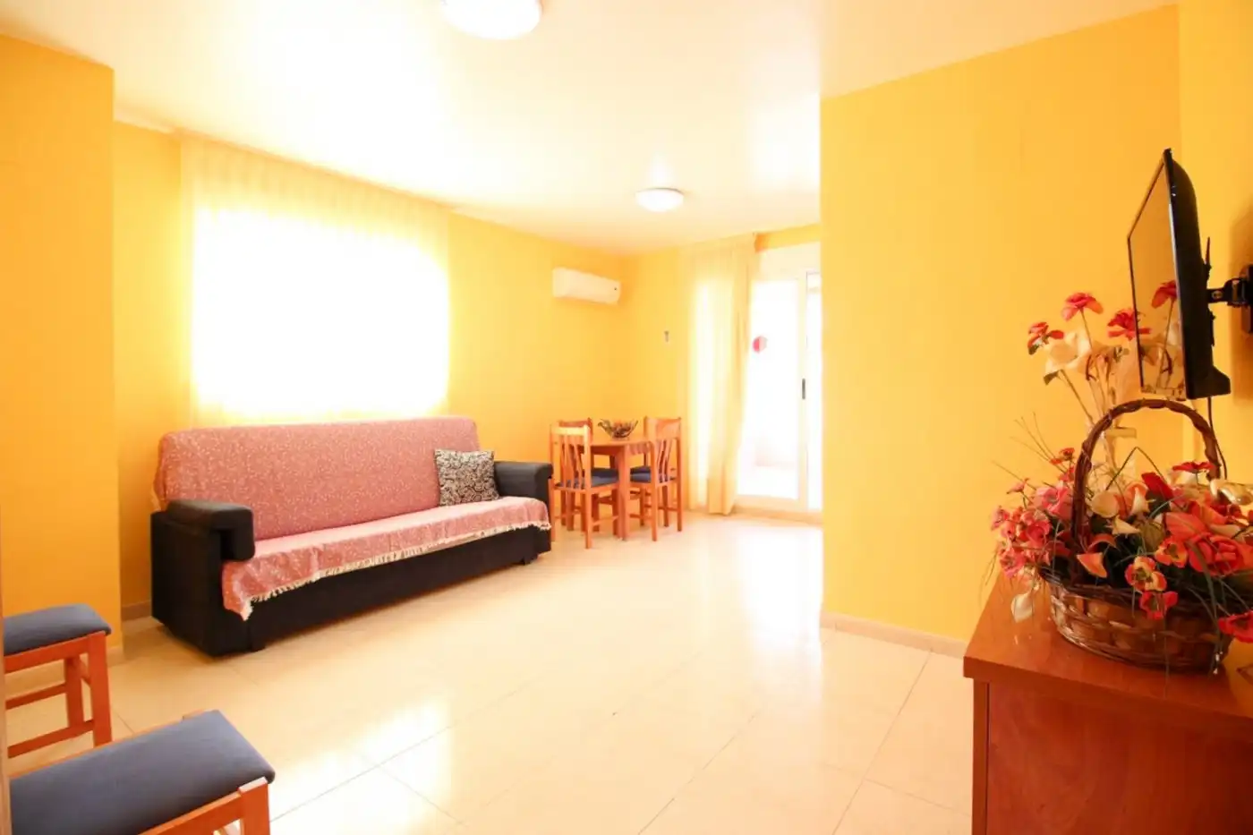 Sala d'estar de Apartament en venda en Oropesa del Mar / Orpesa amb Terrassa, Moblat i Piscina comunitària