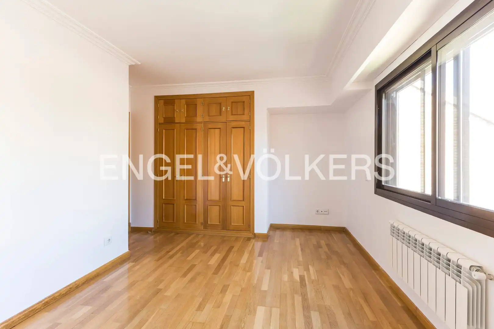 Esszimmer von Einfamilien-Reihenhaus zum Verkauf in Villanueva del Pardillo mit Klimaanlage, Heizung und Privatgarten