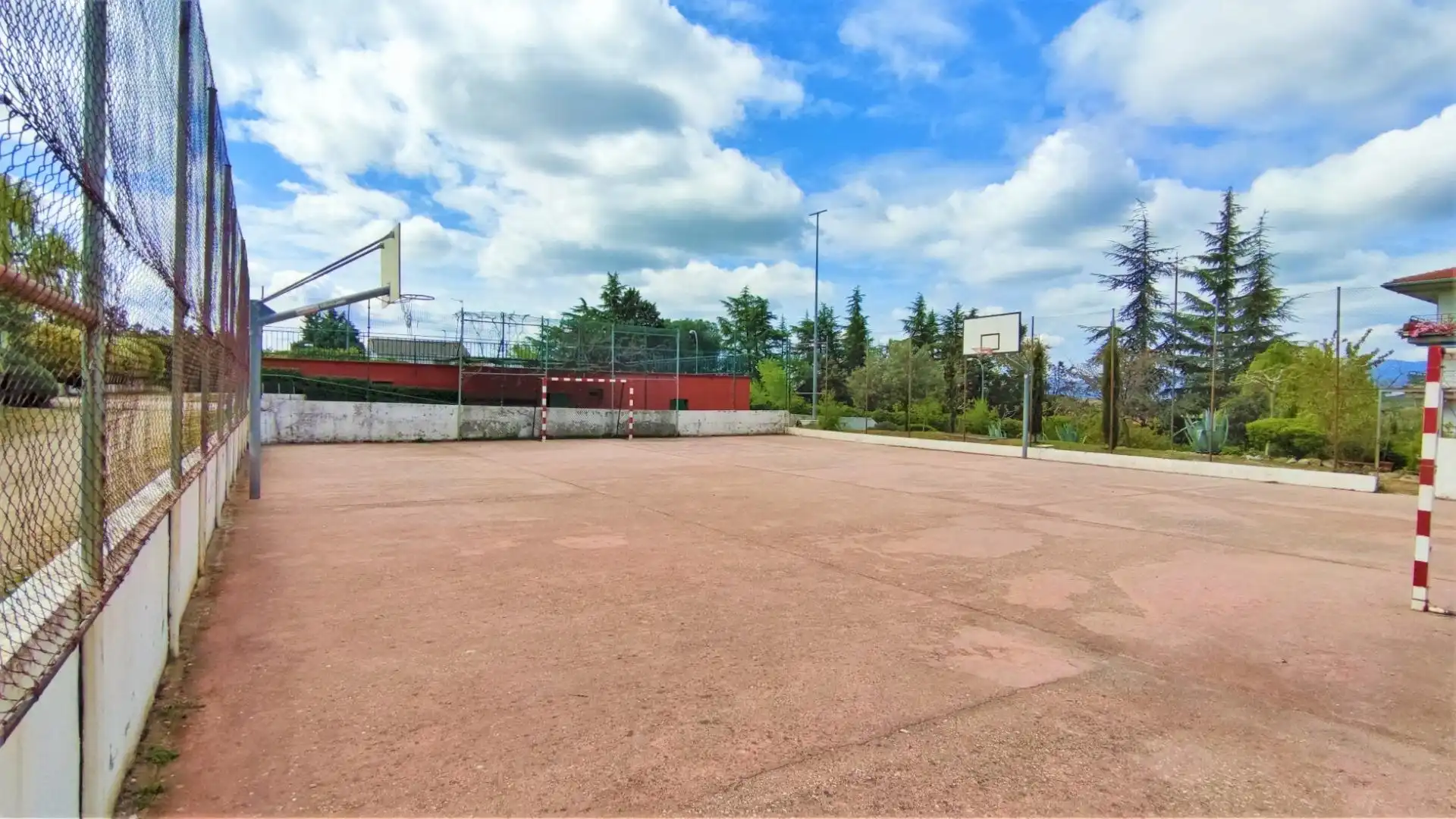 Vista exterior de Pis en venda en Collado Villalba amb Calefacció, Terrassa i Piscina