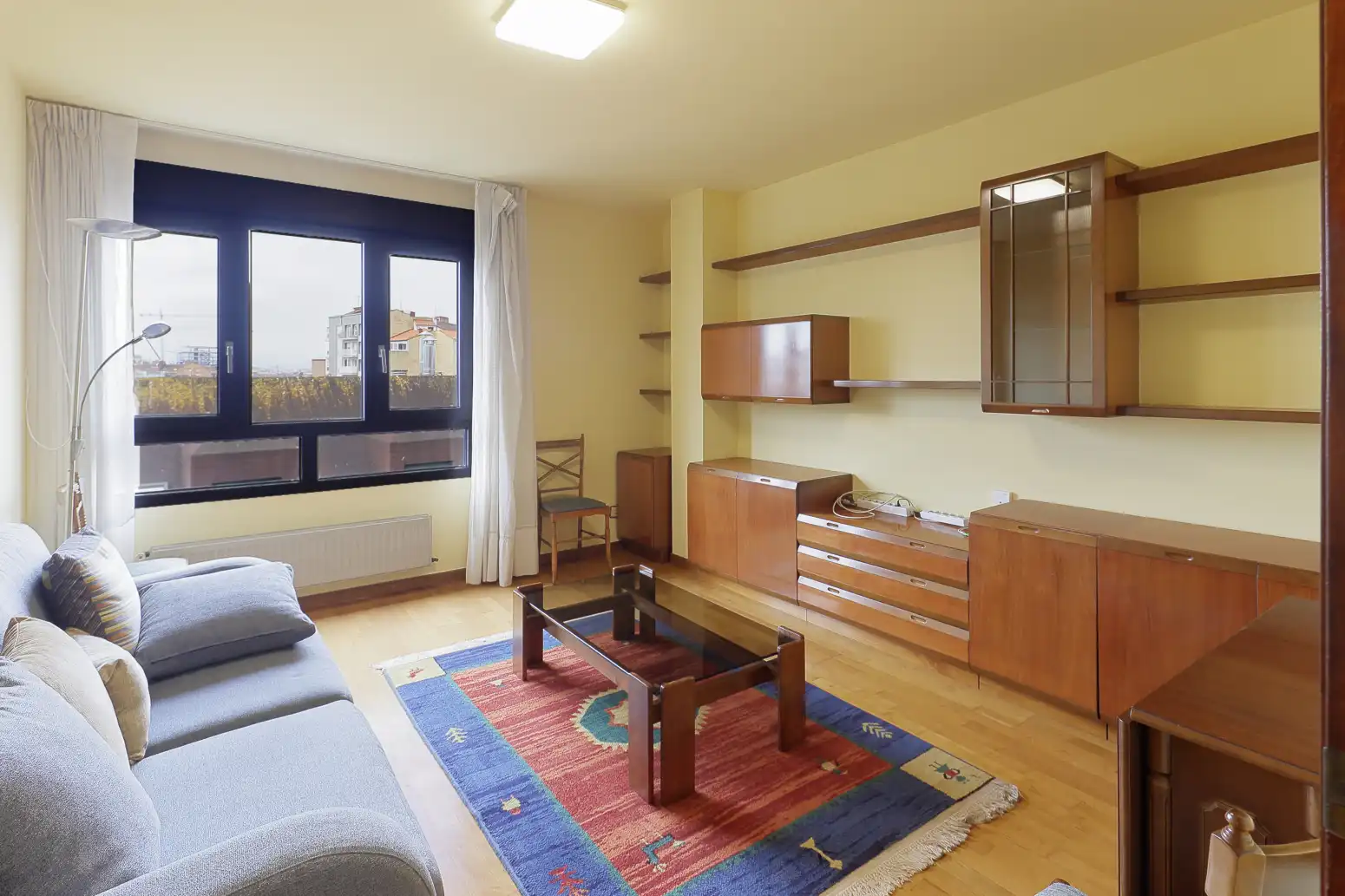 Sala d'estar de Pis en venda en Gijón  amb Calefacció, Parquet i Traster