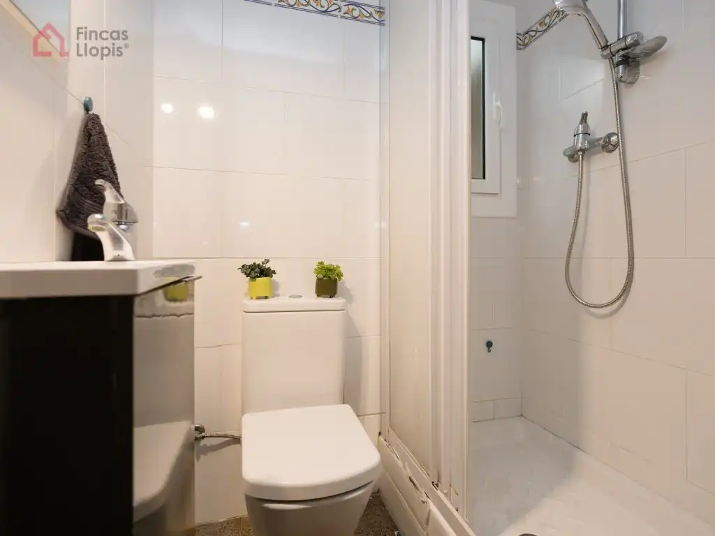 Baño de Piso en venta en Barcelona con Balcón