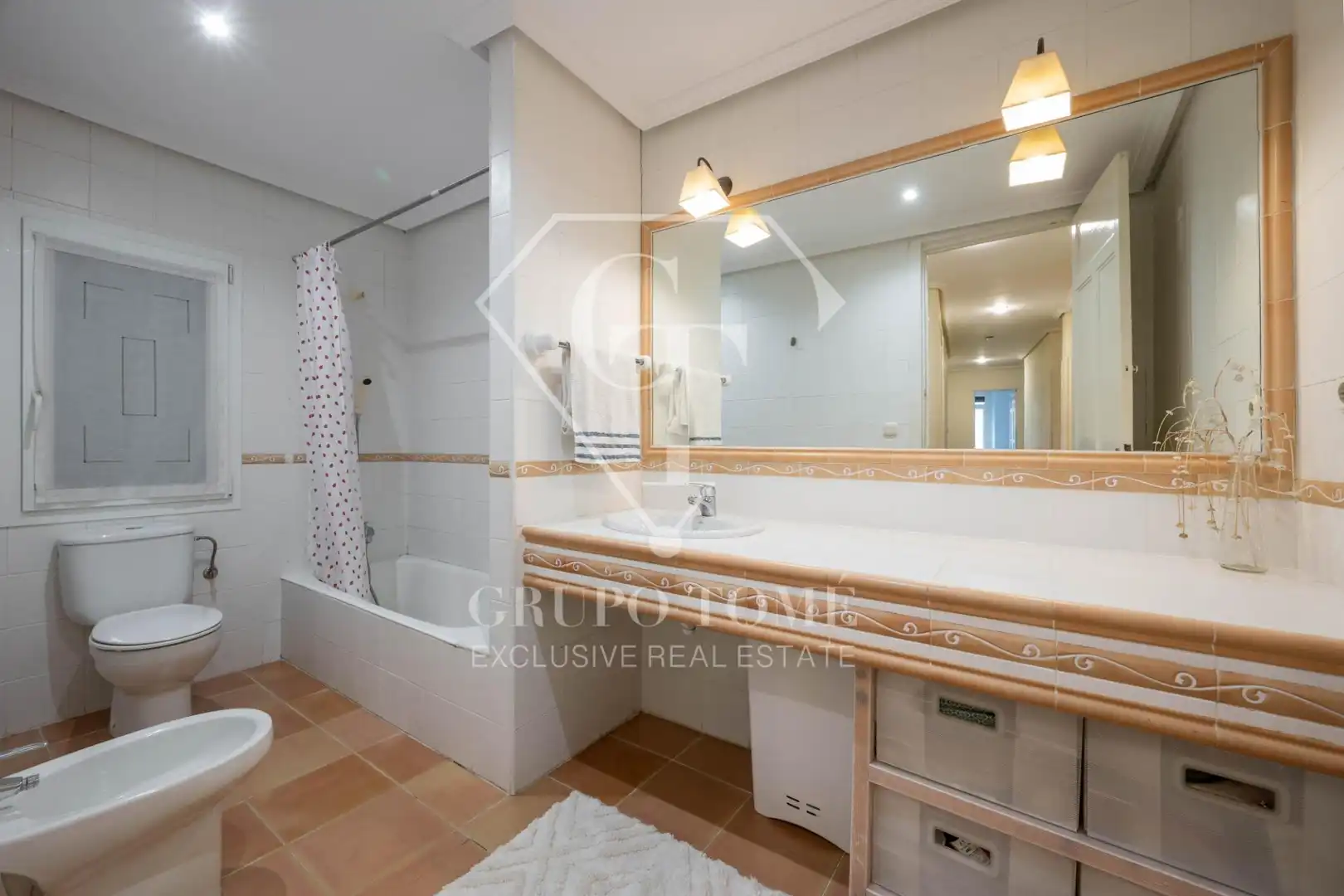 Baño de Piso en venta en Donostia - San Sebastián  con Calefacción, Amueblado y Balcón