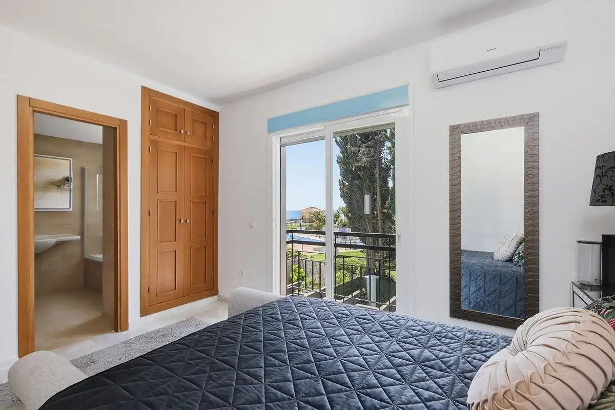 Habitación de Casa o chalet en venta en Estepona con Terraza, Piscina y Balcón