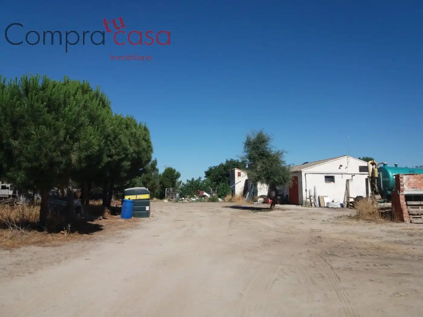 Vista exterior de Nau industrial en venda en Nieva