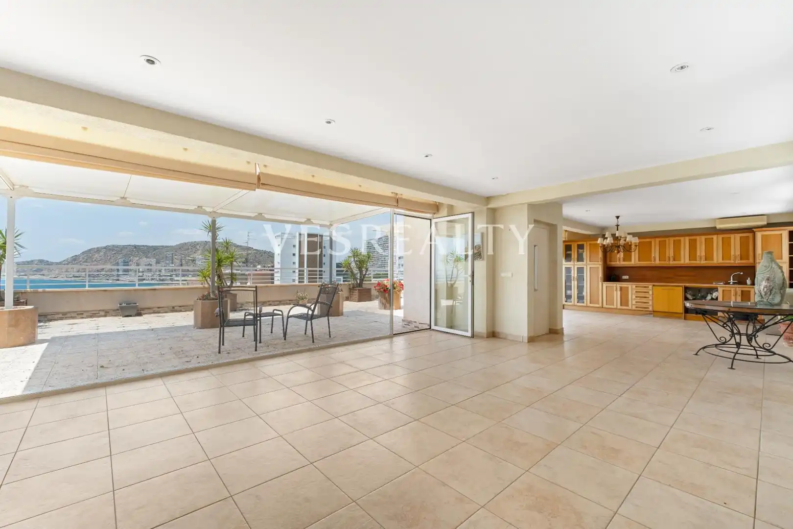 Vista exterior de Àtic de lloguer en Alicante / Alacant amb Jardí privat, Terrassa i Balcó