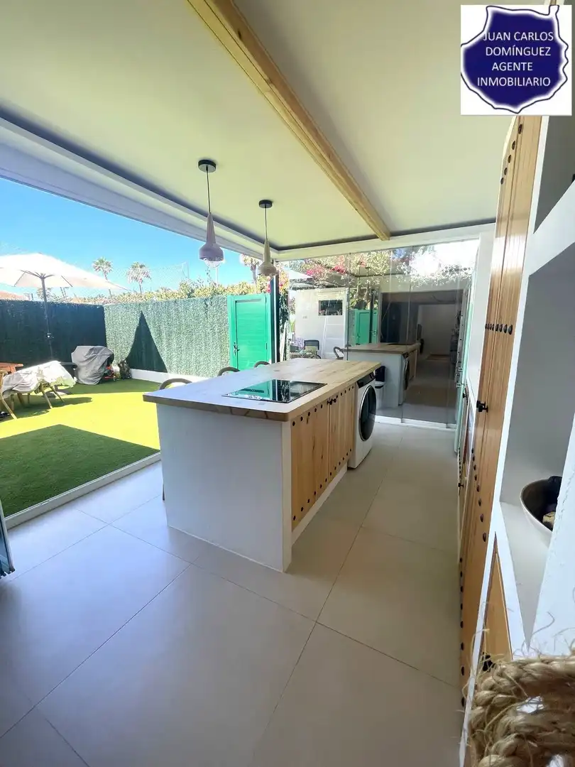 Cuina de Casa o xalet de lloguer en San Bartolomé de Tirajana amb Aire condicionat, Jardí privat i Terrassa