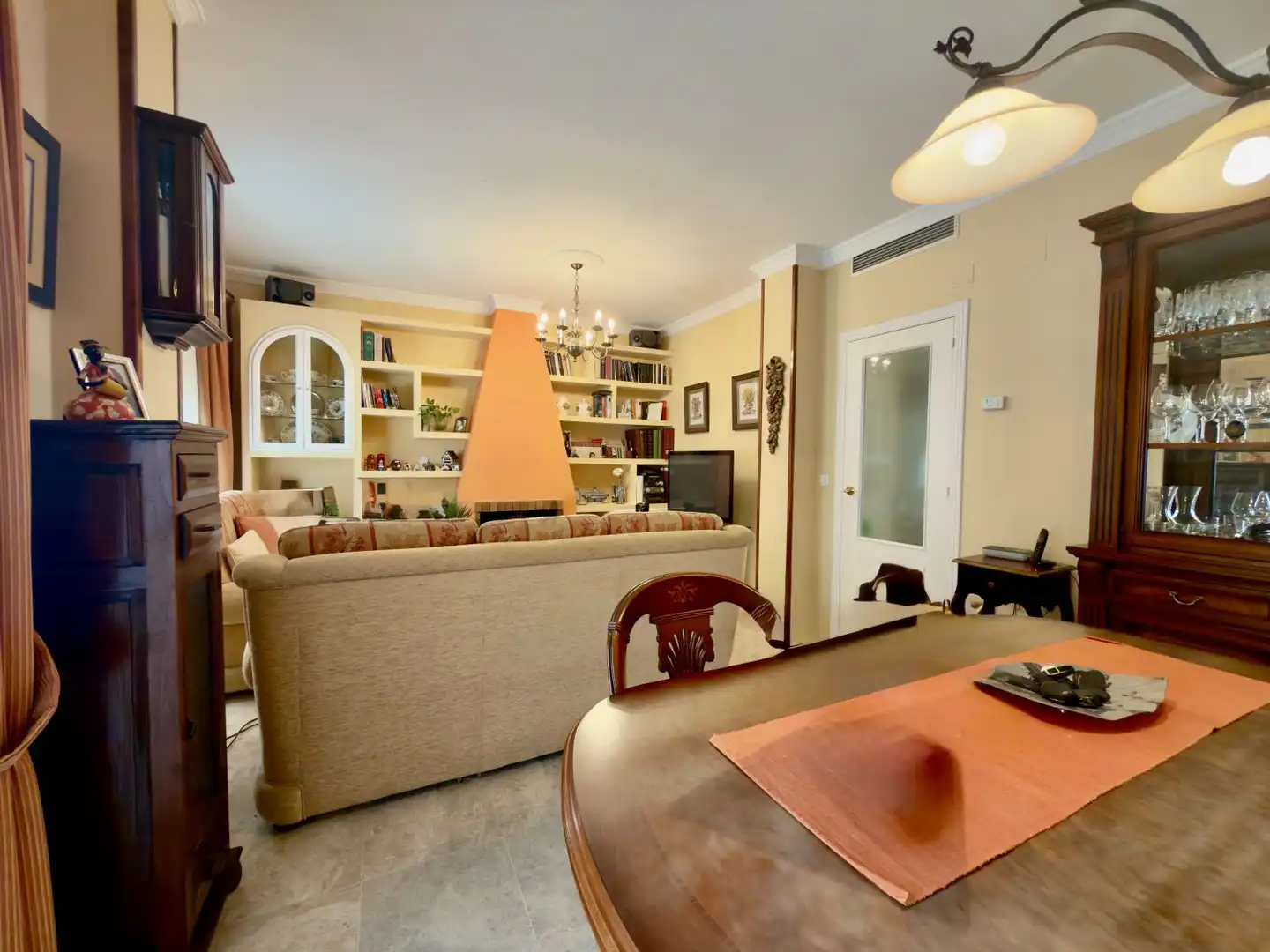 Sala d'estar de Casa o xalet en venda en Tomares amb Aire condicionat, Calefacció i Terrassa