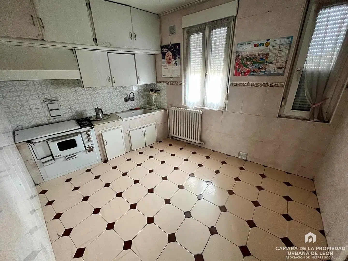 Cuina de Casa o xalet en venda en San Andrés del Rabanedo amb Calefacció i Jardí privat