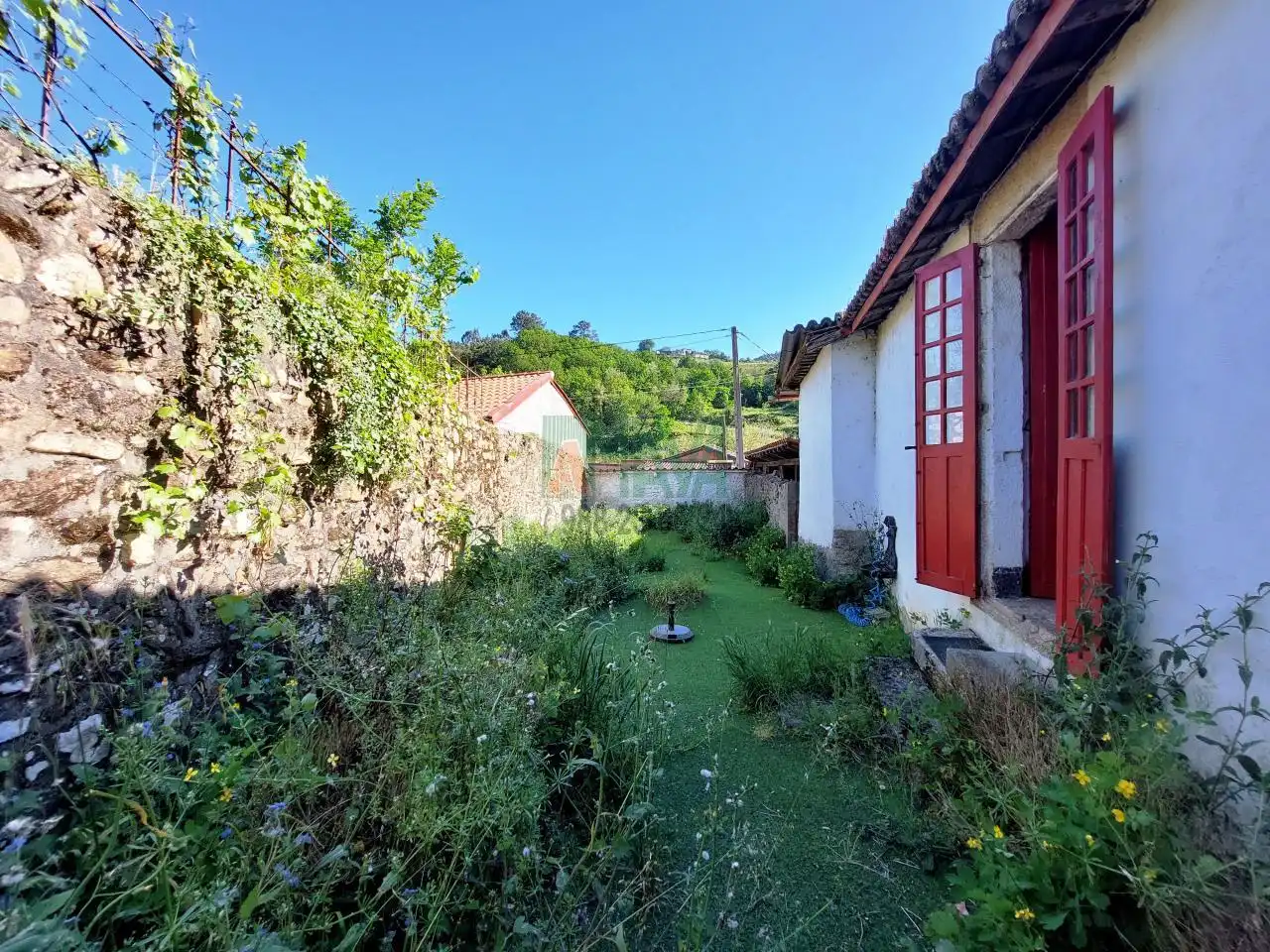 Vista exterior de Casa o xalet en venda en Castrelo de Miño amb Jardí privat i Balcó