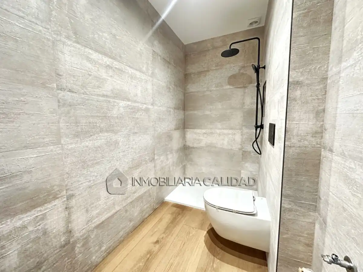 Bany de Pis en venda en Burgos amb Calefacció i Terrassa